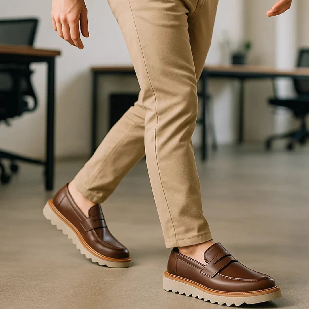 Sapato Loafer Masculino Tratorado Louis Café