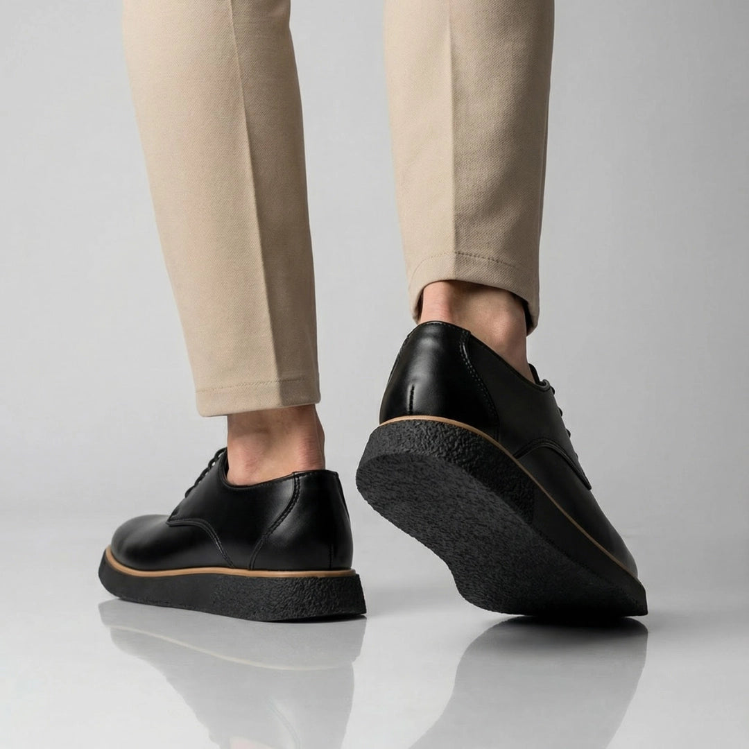 Sapato derby preto moderno para trabalho e eventos formais