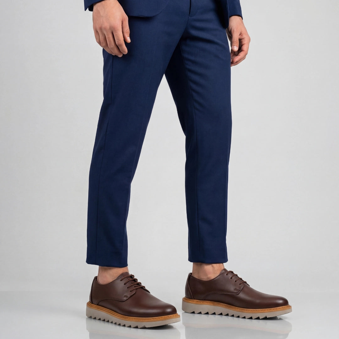 Derby Veneza café com calça alfaiataria