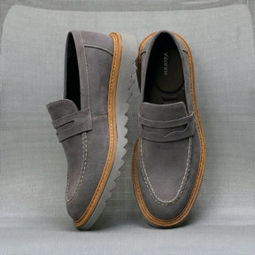 Loafer casual masculino em camurça premium na cor titanio