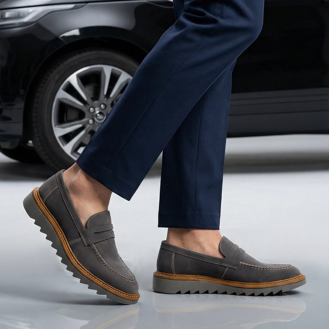 Sapato Loafer Masculino Tratorado Louis Camurça Titânio