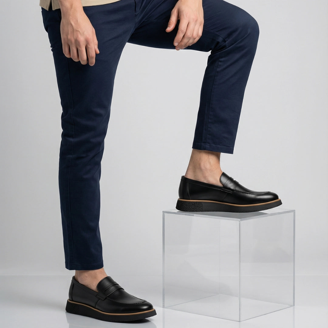 Interior do loafer Vincenzo All Black com palmilha anatômica