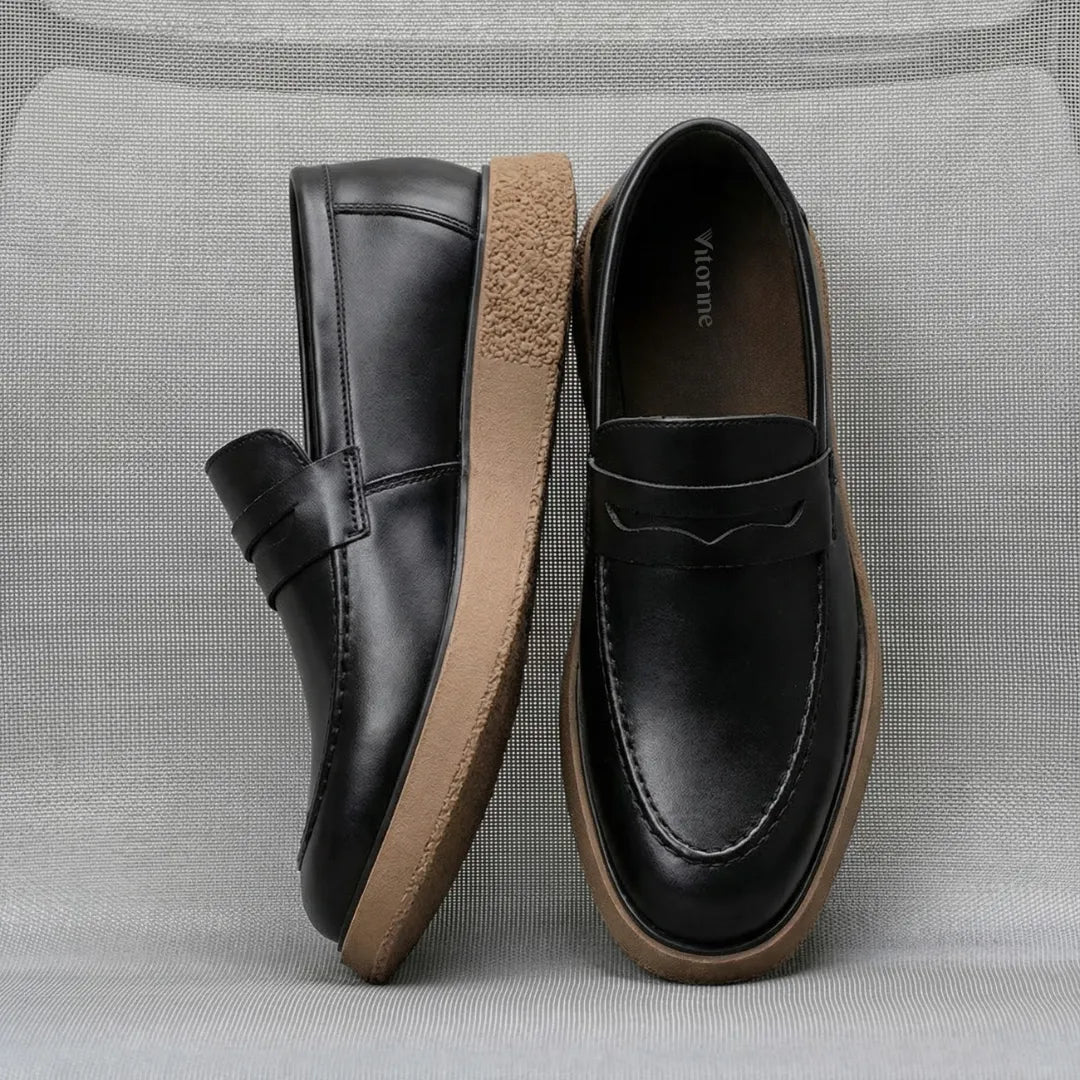 Loafer masculino preto com solado new crepe na cor natural