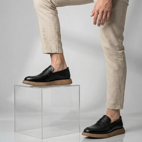 Sapato loafer preto moderno para trabalho e eventos
